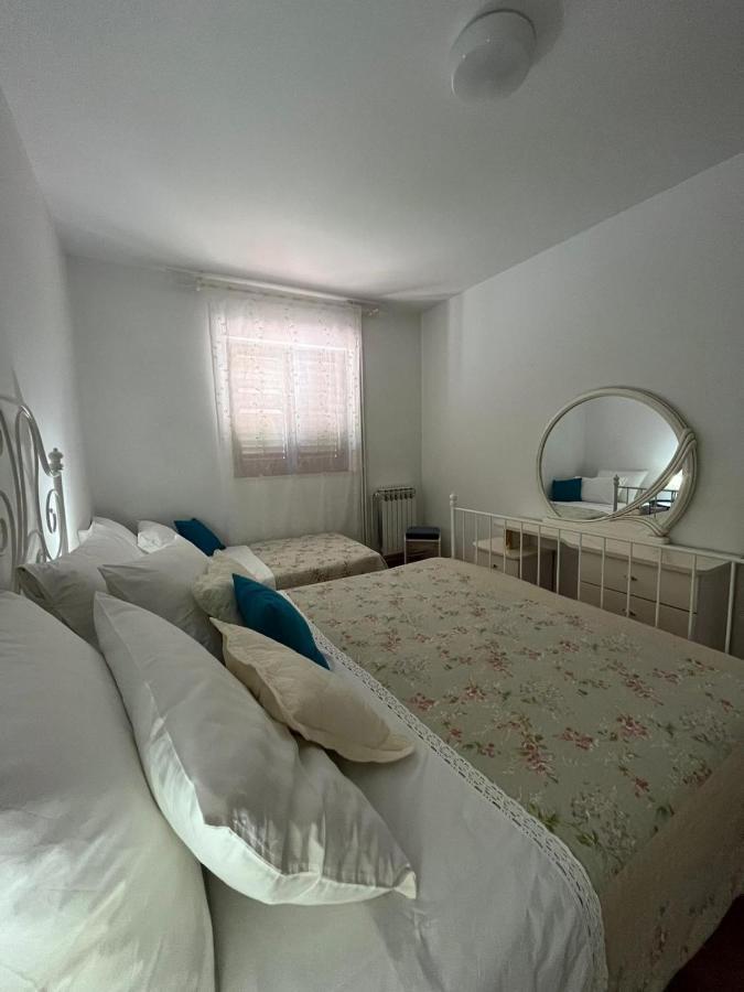 Apartment With Swimming Pool Йелса Екстериор снимка