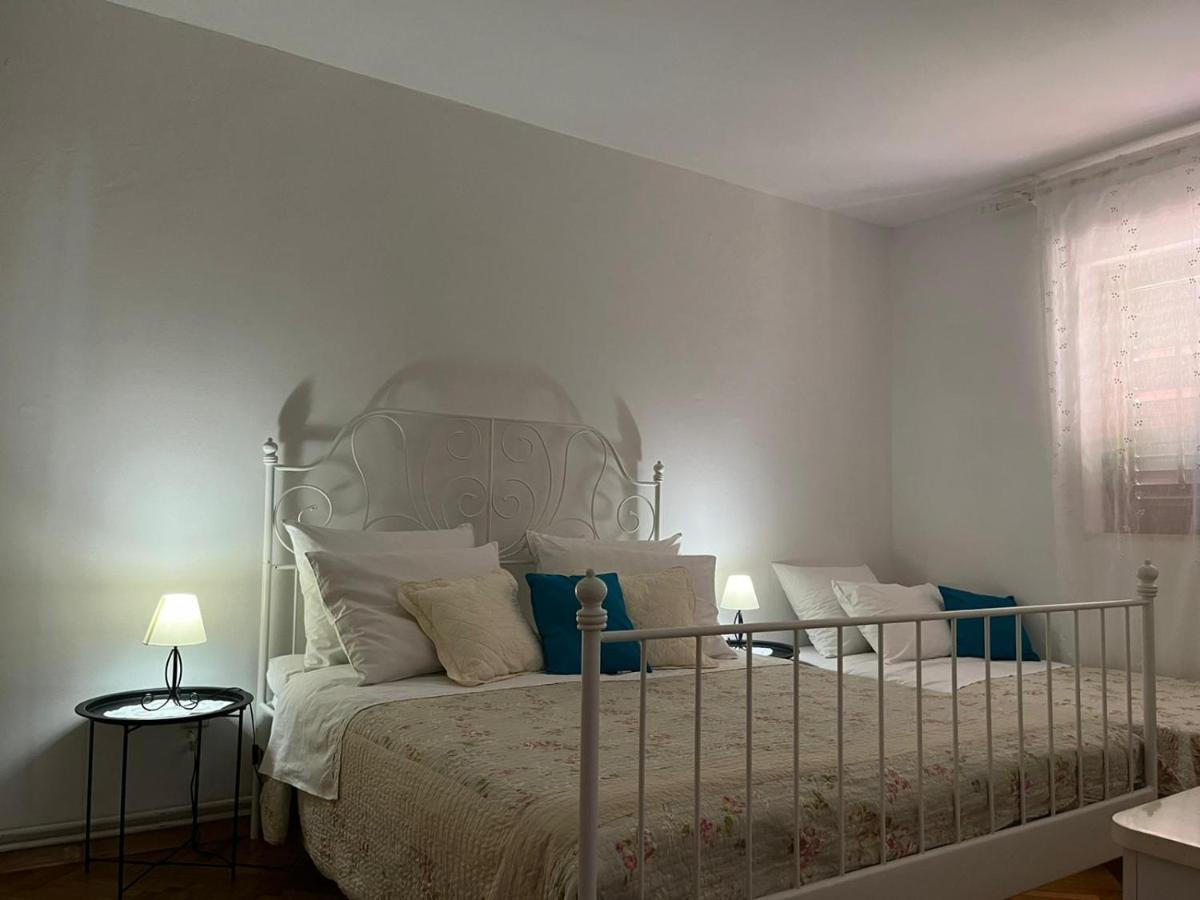 Apartment With Swimming Pool Йелса Екстериор снимка