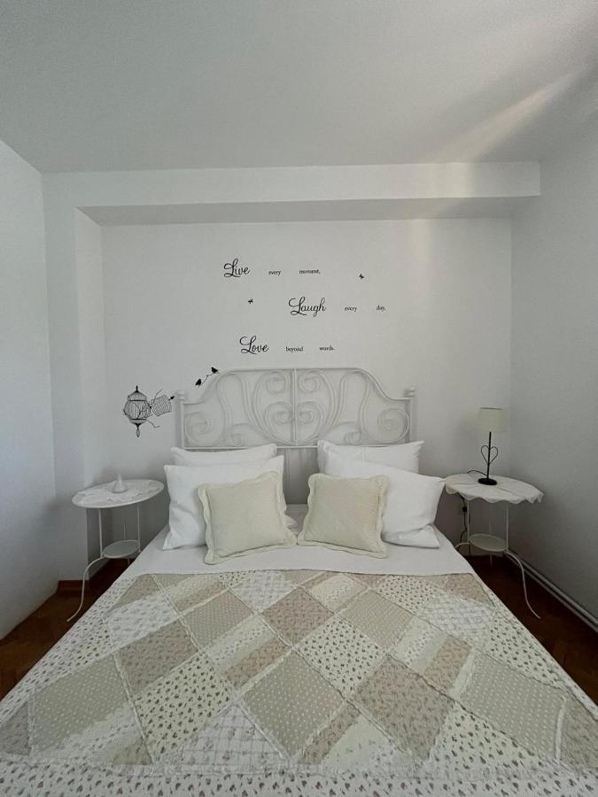 Apartment With Swimming Pool Йелса Екстериор снимка