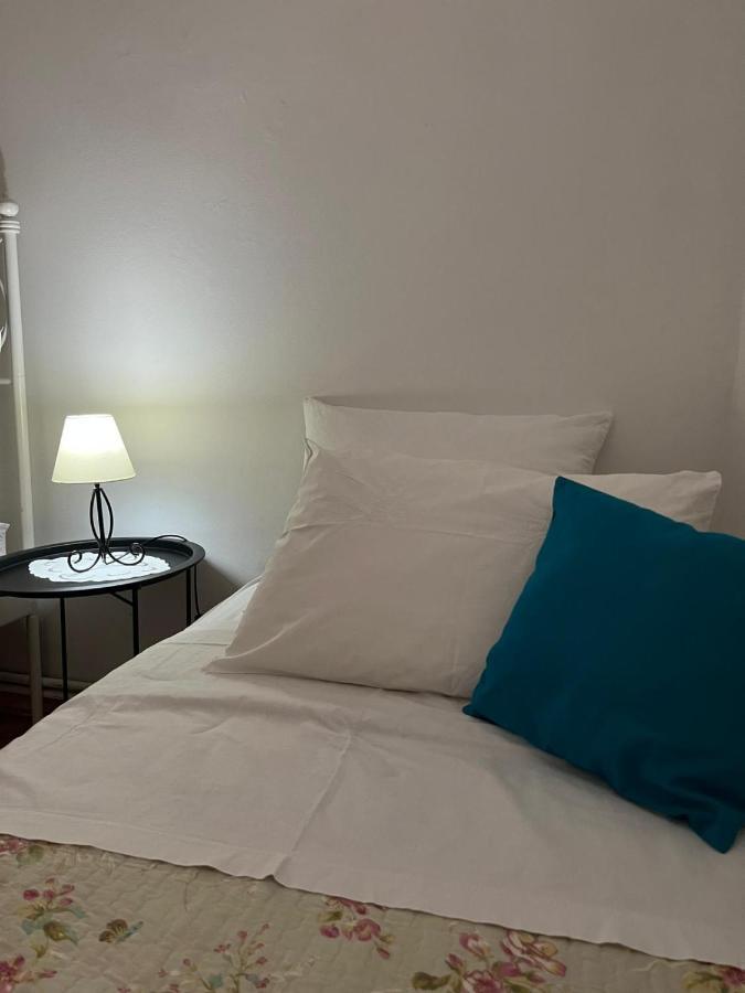 Apartment With Swimming Pool Йелса Екстериор снимка