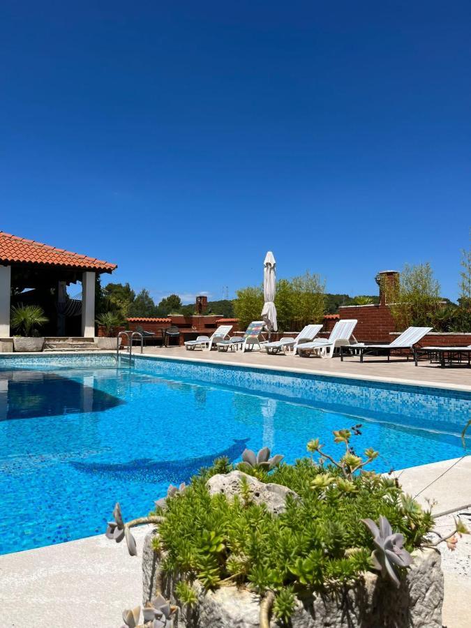 Apartment With Swimming Pool Йелса Екстериор снимка