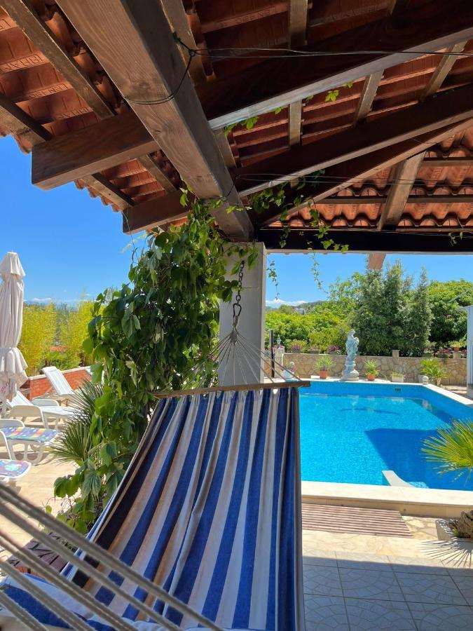 Apartment With Swimming Pool Йелса Екстериор снимка