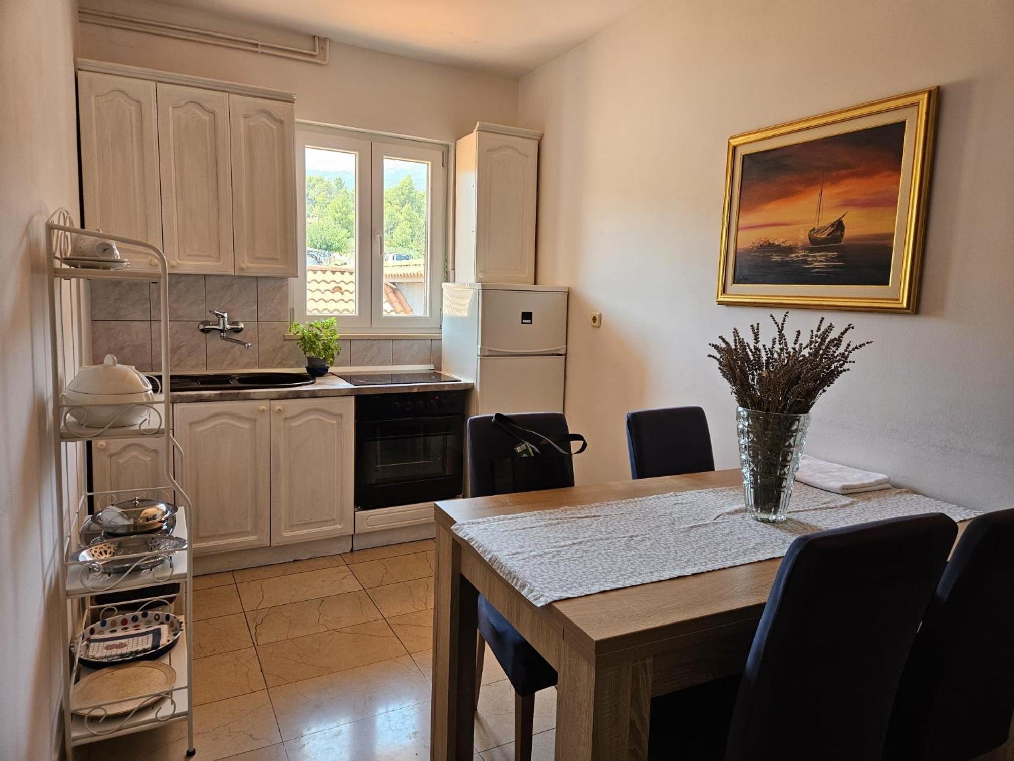 Apartment With Swimming Pool Йелса Екстериор снимка